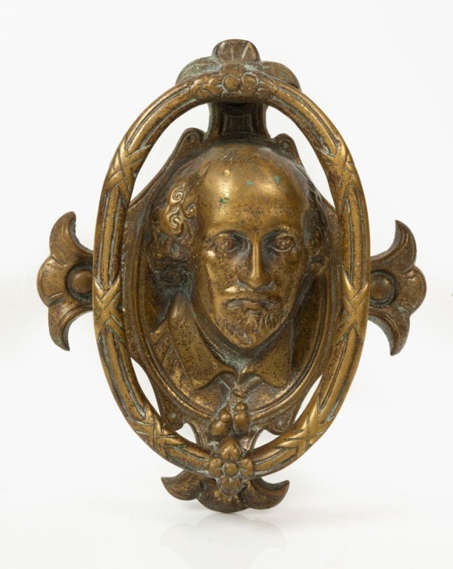 WILLIAM SHAKESPEARE BRASS DOOR KNOCKER: height 18cm, width 14cm, English, early 20th century.