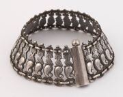 Antique Indian silver anklet with intricate mango design, Uttar Pradesh, 19th/20th century, 10cm diameter, 119 grams. PROVENANCE: Private Collection, Melbourne. Purchased in Jaipur, Rajasthan, 27th July, 1988. - 4