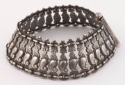 Antique Indian silver anklet with intricate mango design, Uttar Pradesh, 19th/20th century, 10cm diameter, 119 grams. PROVENANCE: Private Collection, Melbourne. Purchased in Jaipur, Rajasthan, 27th July, 1988. - 5