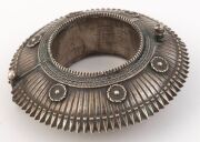 An antique Indian silver bracelet (kataria), Orissa origin, 19th/20th century. Note: This bracelet form is inspired by Vishnu's serrated-edged weapon (chakra); a steel disc with a central hole and a sharpened edge, twirled rapidly on a forefinger and hurl - 3