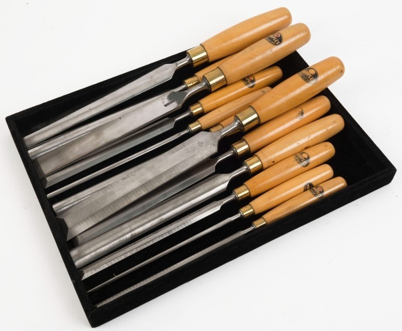 MARPLES set of 12 pattern maker's chisels with boxwood handles, 20th century, the largest 41cm long