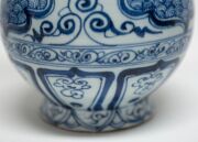 An antique Chinese blue and white porcelain baluster shaped vase with flared rim, late Ming early Kangxi period, 17th/18th century, ​​​​​​​28.5cm high - 5