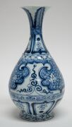 An antique Chinese blue and white porcelain baluster shaped vase with flared rim, late Ming early Kangxi period, 17th/18th century, ​​​​​​​28.5cm high - 6