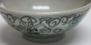 An antique Vietnamese porcelain bowl, 6cm high, 13cm diameter - 4