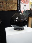 A Chinese jet black porcelain long neck vase, 19th/20th century, 45cm high - 6