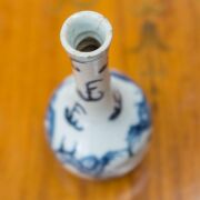 Bleu de Hue antique blue and white porcelain wine bottle with dragon decoration, mid 19th century, 15.5cm high - 6