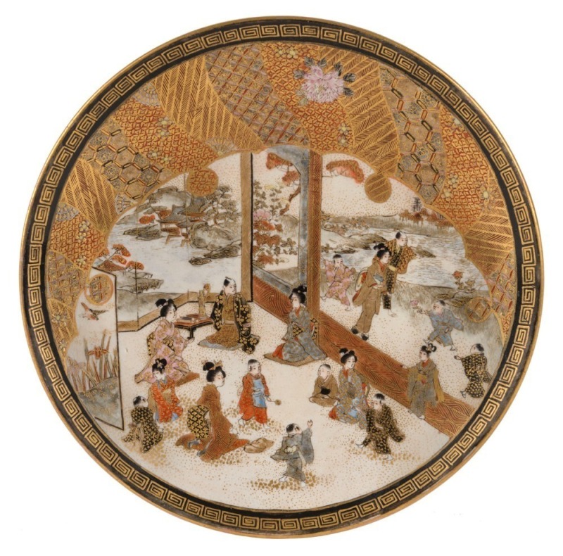 SATSUMA Japanese earthen ware plate with interior scene, Meiji period, 19th/20th century, ​​​​​​​19cm diameter