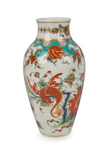 DR. WALL "JABBERWOCKY" pattern English porcelain vase, circa 1760, 21.5cm high