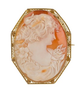 An impressive and large size antique shell cameo brooch with female profile portrait, set in 14ct yellow filigree gold mount, 19th/20th century, can be worn as a pendant if desired. 6.5cm high