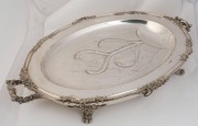 An antique English silver plated meat platter with warming base and an impressive cover with fruit finial, made by THOMAS WILKINSON, 19th century, ​​​​​​​37cm high, 66cm across the handles - 3