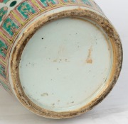A Chinese famille verte&nbsp;porcelain vase, 19th/20th century, ​​​​​​​44cm high - 4