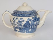 MALING WARE "Willow" pattern oversize teapot, 19th/20th century, black factory mark to base, ​​​​​​​an impressive 25cm high, 39cm wide - 3