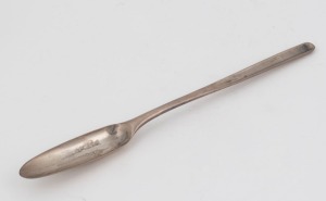 A Georgian sterling silver marrow spoon, 18th/19th century, 22.5cm long, 42 grams