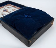 LOUIS XVIII boxed porcelain bachelor's tea set by SAMPSON of Paris, 19th century, in original plush case. Bearing an old Sotheby's lot number. ​​​​​​​the case 37cm wide - 5