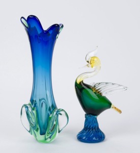 Murano glass bird statue and a vase, 20th century (2 items), 21cm and 28cm high