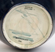 MOORCROFT "POMEGRANATE" English pottery vase with blue ground, circa 1930, impressed "Moorcroft, Made In England" with blue underglaze signature, ​​​​​​​21cm high, 17cm wide - 3