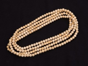An antique ivory bead necklace, 19th/20th century, 150cm long