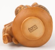 A Japanese carved ivory netsuke figural group with hand-painted finish, two character seal mark to base, ​​​​​​​5.5cm high, 5cm wide - 3