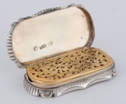 NATHANIEL MILLS antique English sterling silver vinaigrette adorned with an engraved image of THE SIR WALTER SCOTT MEMORIAL, made in Birmingham, circa 1848, 5.5cm wide - 4