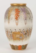 SATSUMA Kinkozan&nbsp;Japanese earthen ware vase with Royal procession and wisterias, Meiji period, 19th/20th century, 10.5cm high - 4