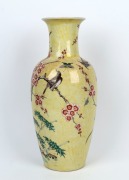 A Chinese famille vert porcelain vase with yellow ground adorned with magpies and blossoms, 20th century, ​​​​​​​leaf mark to base, 45cm high - 2
