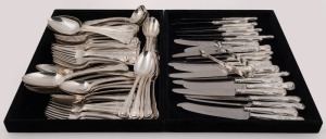 Georgian sterling silver King's pattern cutlery by Sydenham William Peppin of London, circa 1816 and 1817. (97 pieces), Comprising: 12 dinner forks, 12 entree forks, 12 dinner knives, 12 entree knives, 12 table spoons, 12 dessert spoons, 11 tea spoons, 10 dinner forks, 4 sauce ladles, and sugar tongs. 5,775 grams silver weight not including the knives