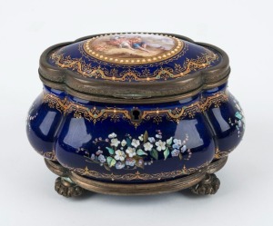 An antique French porcelain jewellery casket with gilt metal mounts and hand-painted romantic scene vignette to the top, 19th century, ​​​​​​​10cm high, 15cm wide, 11cm deep