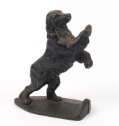 A cast iron dog bookend, 19th century, ​​​​​​​15.5cm high - 2