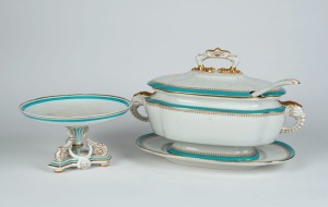 ROYAL WORCESTER antique English porcelain soup tureen with lid, ladle and platter; together with a WEDGWOOD antique English porcelain compote, 19th century, ​​​​​​​the platter 36cm wide
