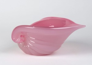 SEGUSO pink opaline Murano glass cornucopia bowl, 21cm wide