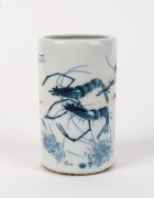 A Chinese blue and white porcelain brush pot with prawn decoration, attributed to Deng Bishan&nbsp;(The Eight Friends of Zhushan School), Republic period, 20th century, underglaze blue four character mark to base, 14cm high