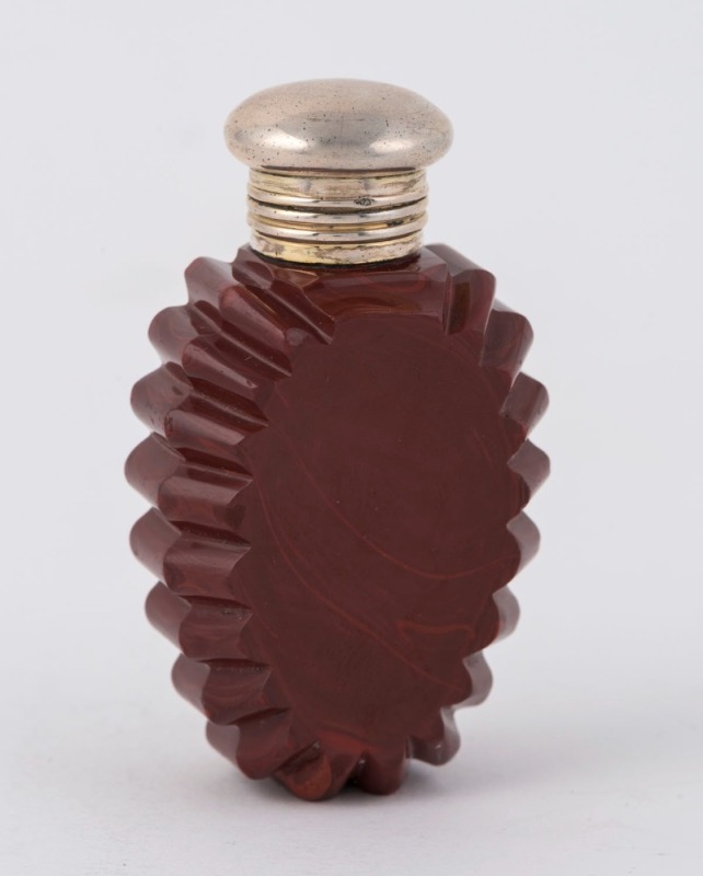 An antique mottled glass scent bottle with silver top, 19th century, ​​​​​​​7cm high