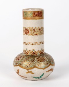 SATSUMA antique Japanese earthen ware bottle vase, Meiji period, 19th/20th century, 10.5cm high