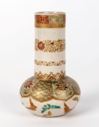 SATSUMA antique Japanese earthen ware bottle vase, Meiji period, 19th/20th century, ​​​​​​​10.5cm high - 2