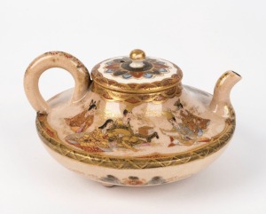 SATSUMA Gyozan antique Japanese earthen ware teapot, Meiji period, 19th/20th century, 7cm high, 10cm wide