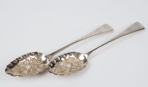 A pair of Georgian sterling silver berry spoons by Robert Rutland of London, circa 1811, 23cm long, 115 grams total