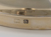 An English sterling silver lidded two handled cup with gilt finish by The Alex Clark Company of London, made in 1946, ​​​​​​​21cm high, 498 grams - 2