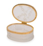 LALIQUE French frosted glass jewellery casket with floral decoration, circa 1970, engraved "Lalique France", 9cm high, 18cm wide, 14cm deep - 2