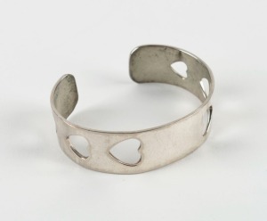 TIFFANY & Co. American sterling silver love heart bangle, stamped "Tiffany & Co. 925" with designer signature, 6.2cm wide, 27 grams