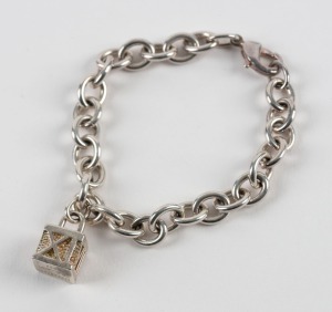 TIFFANY & Co. American sterling silver bracelet with original box, stamped "Tiffany & Co. 925" with designer signature, 18cm long, 36 grams