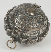 Antique Malaysian Silver Tobacco Box (Chelpa) Of broadly spherical form with a shaped apron with scalloped edge. - 5