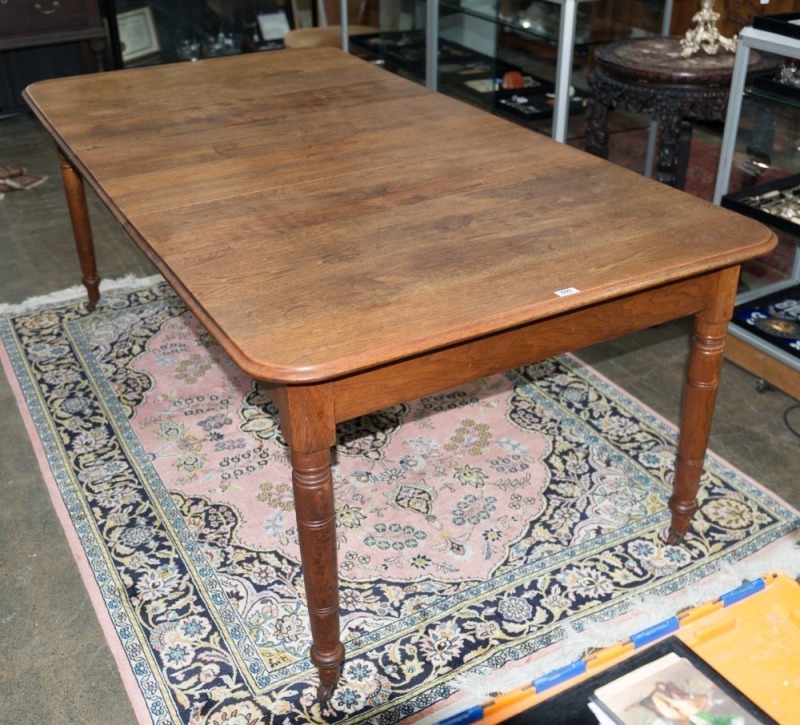 An antique English mahogany two leaf extension dining table, early 19th century, 77cm high, 105cm (extends to 207cm) wide, 105cm deep