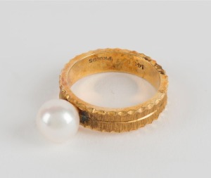 MIKIMOTO pearl and 14ct yellow gold ring, sold by Prouds, mid to late 20th century, stamped "14ct PROUDS", ​​​​​​​6.1 grams