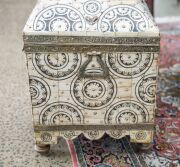 A Russian casket, wood, bone and brass inlaid with turquoise and coral, 19th century, ​​​​​​​50cm high, 68cm wide, 37cm deep - 4