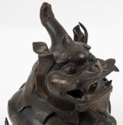 An antique Chinese bronze Foo dog censer with remains of gilt decoration, 18th century, ​​​​​​​31cm high - 3