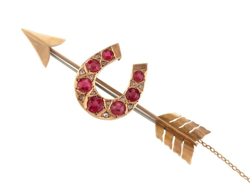 A stunning Colonial 15ct yellow gold horseshoe and arrow brooch, set garnets and diamonds, 19th century, stamped 15ct", an impressive 8cm wide, 10.3 grams total