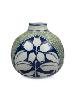 ALAN FINLAY stunning studio pottery vase decorated in the Japanese style adorned with gumnuts and leaves, museum quality. Signed "Alan Finlay", 14cm high, 14cm wide
