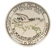 AVIATION: "LONDON TO MELBOURNE, OCTOBER 1934" Dutch porcelain plate by Gouda bearing the translated inscription "19877km, 18 Landings, 90 Hours and 17 Minutes", signed "No.265, Koninklijk&nbsp;Goedewaagen&nbsp;Gouda", ​​​​​​​18.5cm diameter