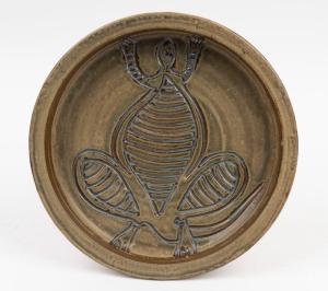 YARRABAH POTTERY bowl with animal decoration, incised "EDEEMERA YARRABAH POTTERY", ​​​​​​​4cm high, 26.5cm diameter
