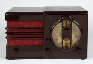 ASTOR BRAND "RADIO ALADDIN" GA (2) vintage brown bakeilte mantle radio, (case cracked and restored), ​​​​​​​22cm high, 36cm wide